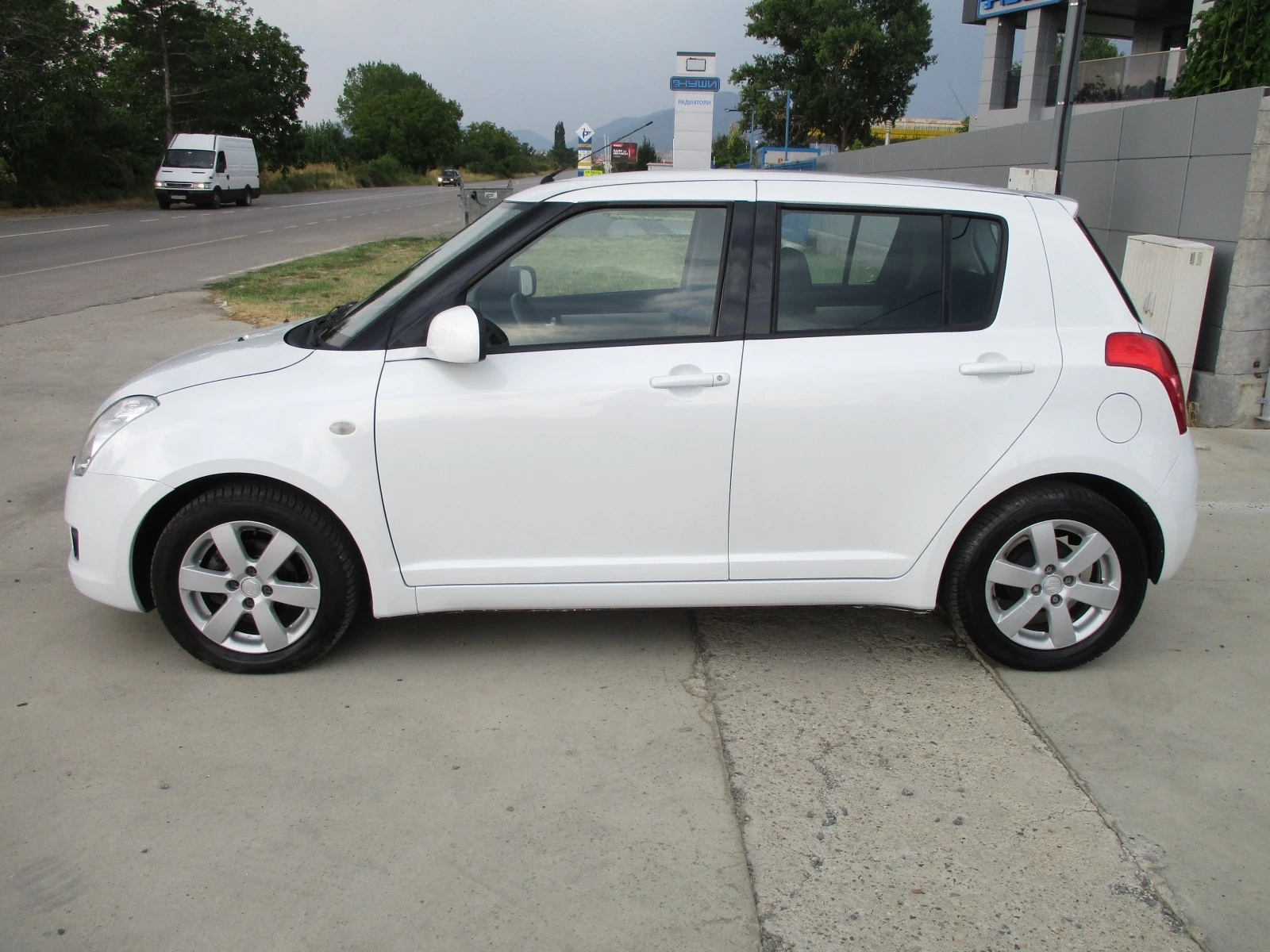 Suzuki Swift 1.3/БЕНЗИН/КАТО НОВА - изображение 7