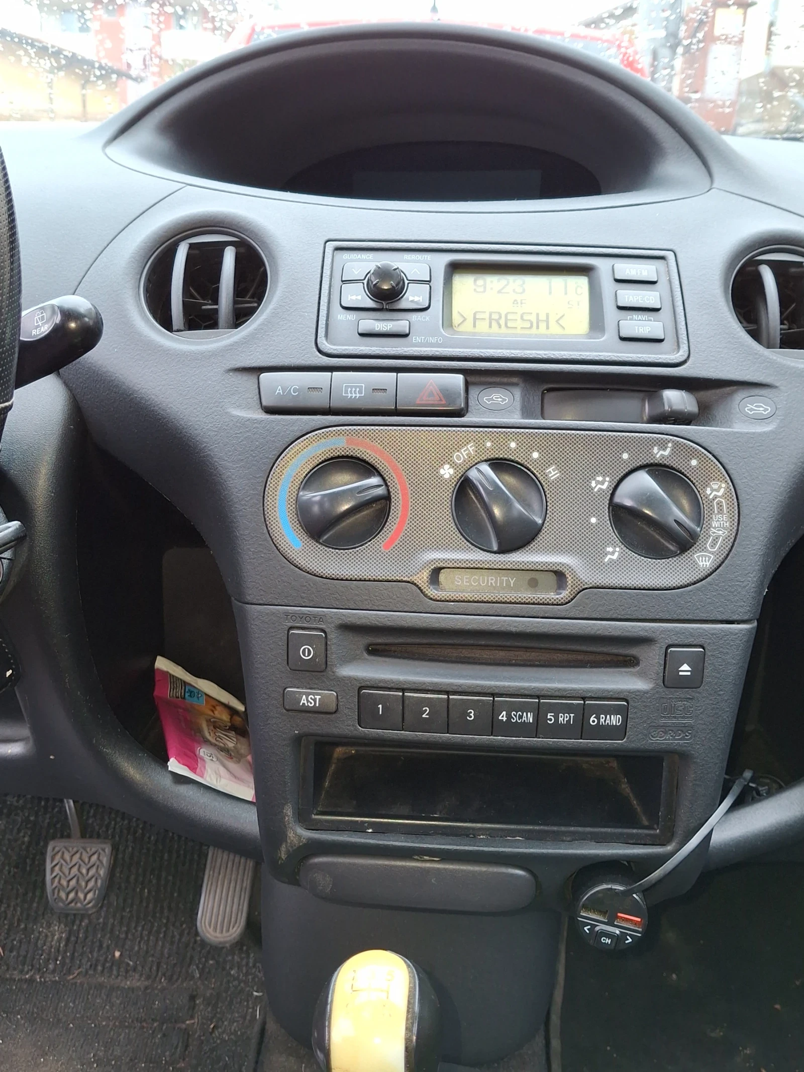 Toyota Yaris  - изображение 4