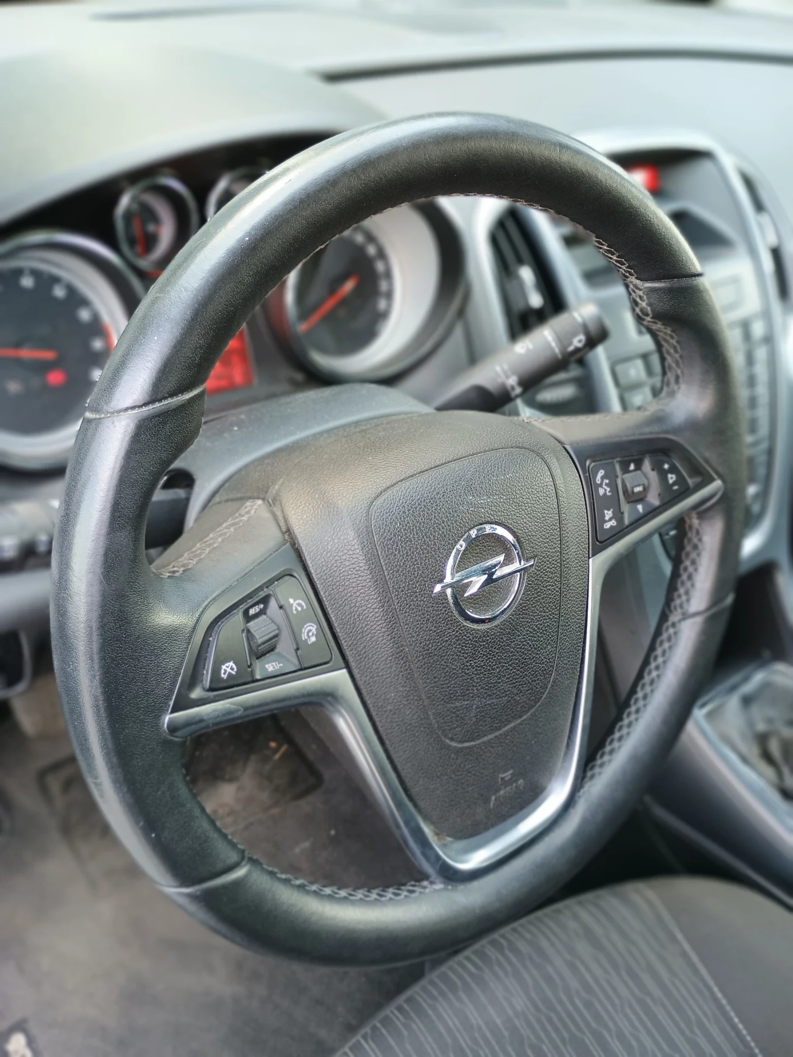 Opel Astra  * ПЕРФЕКТЕН * 1.4 TURBO 140кс СЕРВИЗНИ ДОКУМЕНТИ! - изображение 10