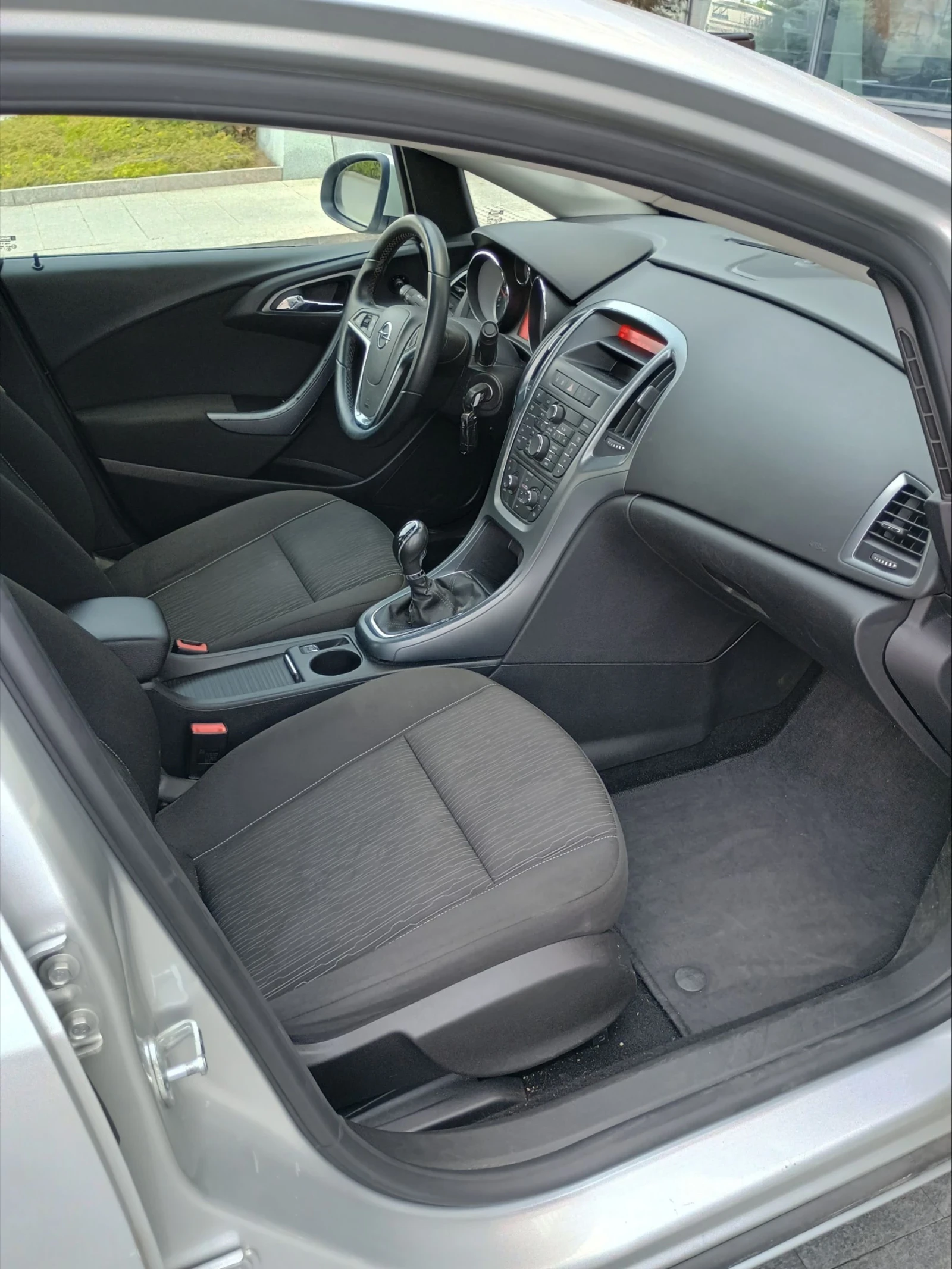 Opel Astra  * ПЕРФЕКТЕН * 1.4 TURBO 140кс СЕРВИЗНИ ДОКУМЕНТИ! - изображение 7