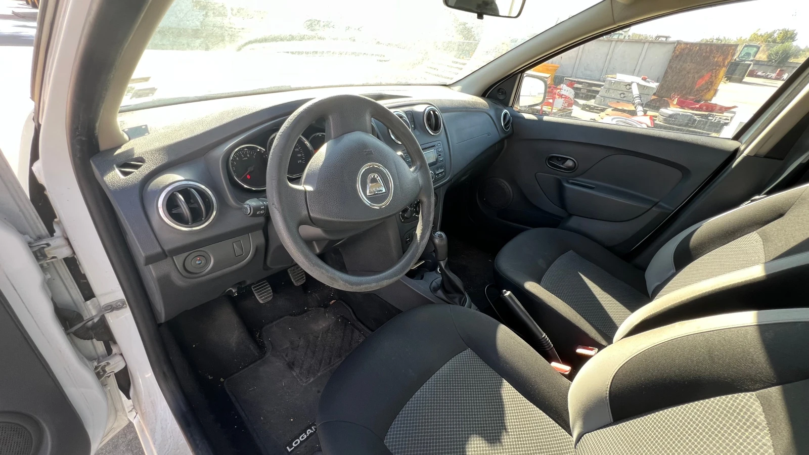 Dacia Logan, снимка 7 - Автомобили и джипове - 56626216
