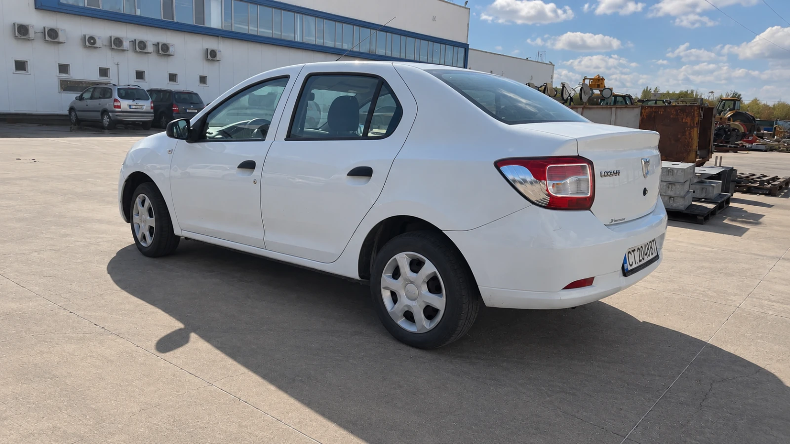 Dacia Logan, снимка 2 - Автомобили и джипове - 56626216