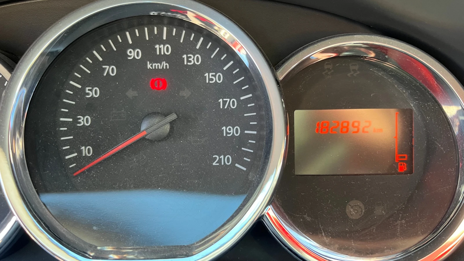Dacia Logan, снимка 12 - Автомобили и джипове - 56626216