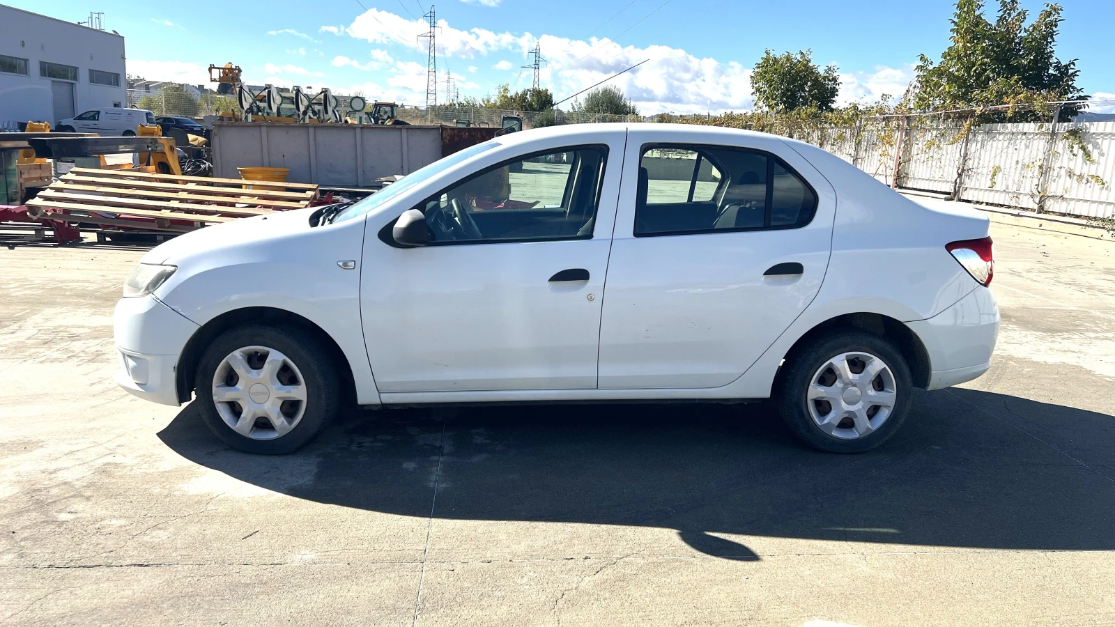 Dacia Logan, снимка 6 - Автомобили и джипове - 56626216