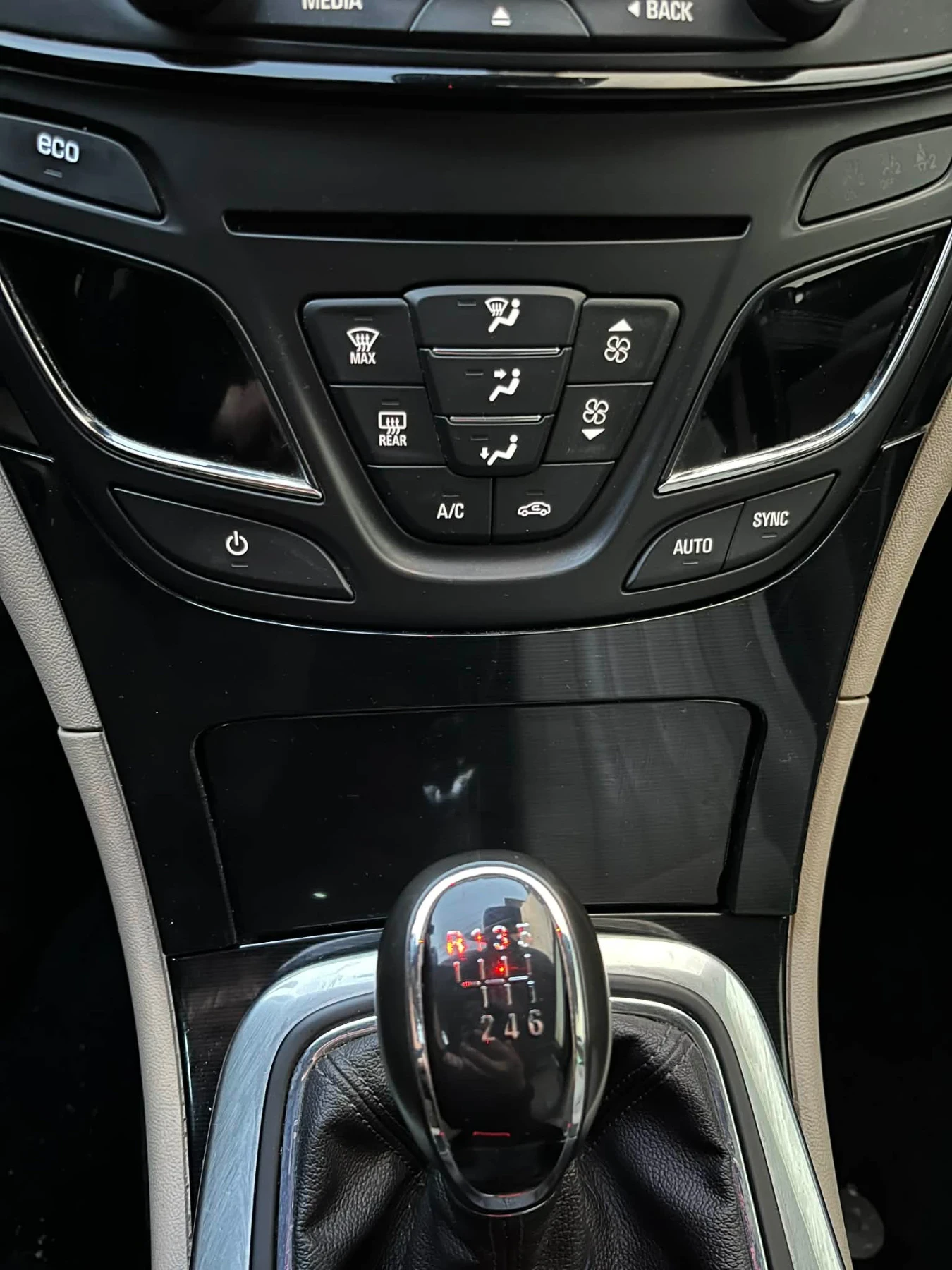 Opel Insignia 2.0 cdti Sport Tourer SW 6ск. 170кс., снимка 10 - Автомобили и джипове - 53929506