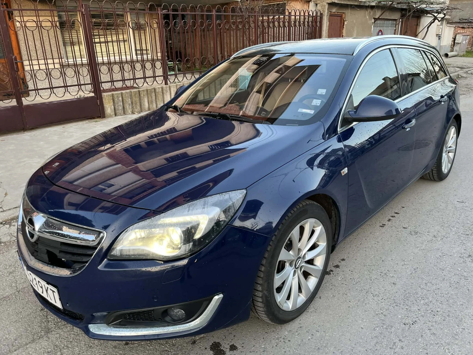 Opel Insignia 2.0 cdti Sport Tourer SW 6ск. 170кс., снимка 2 - Автомобили и джипове - 53929506