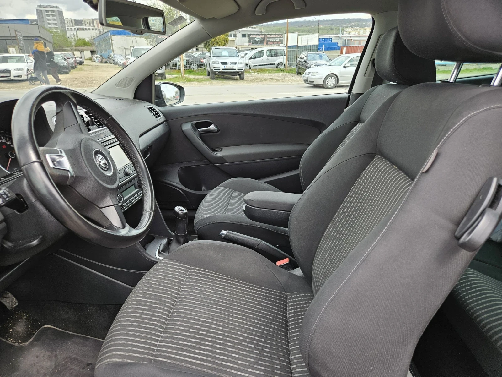 VW Polo 1.6TDI Navi, снимка 10 - Автомобили и джипове - 54256591