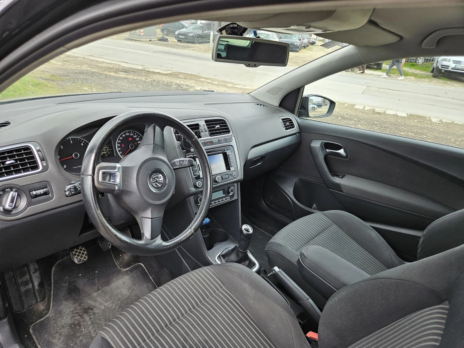 VW Polo 1.6TDI Navi, снимка 8 - Автомобили и джипове - 54256591