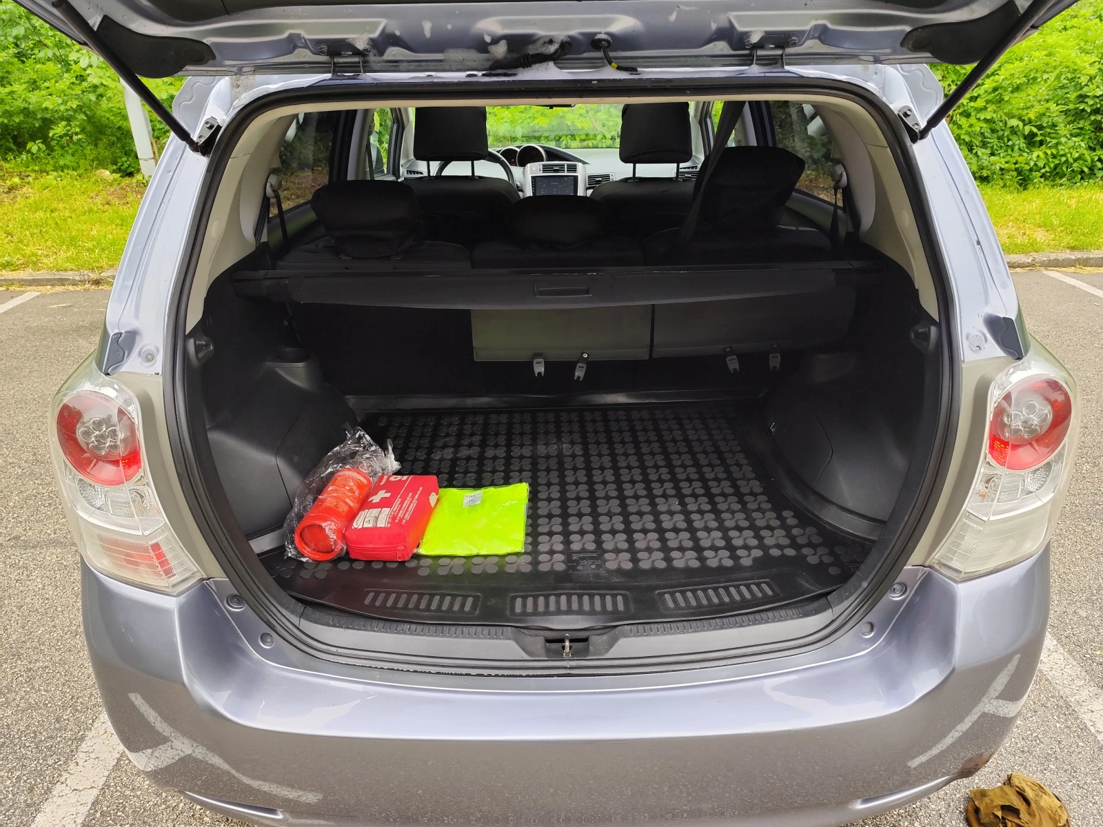 Toyota Verso 2.0 D4D, снимка 11 - Автомобили и джипове - 54322017