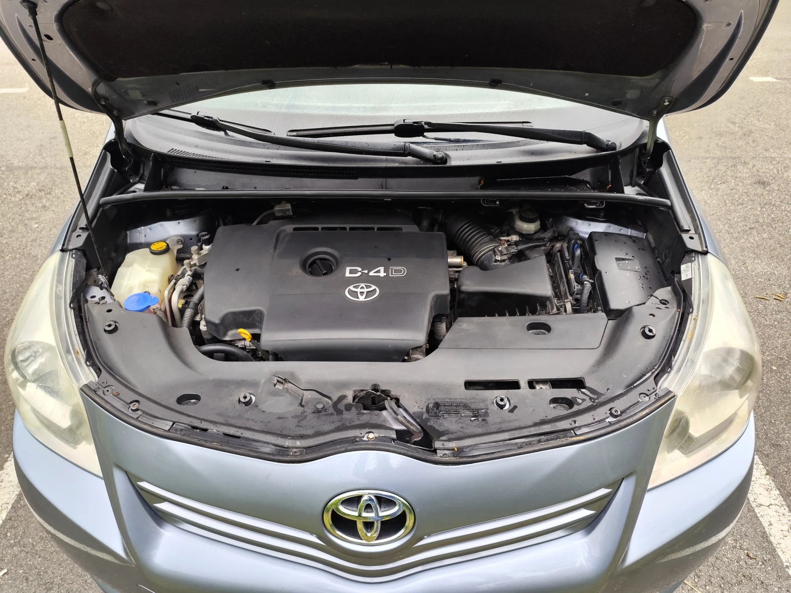 Toyota Verso 2.0 D4D, снимка 17 - Автомобили и джипове - 54322017