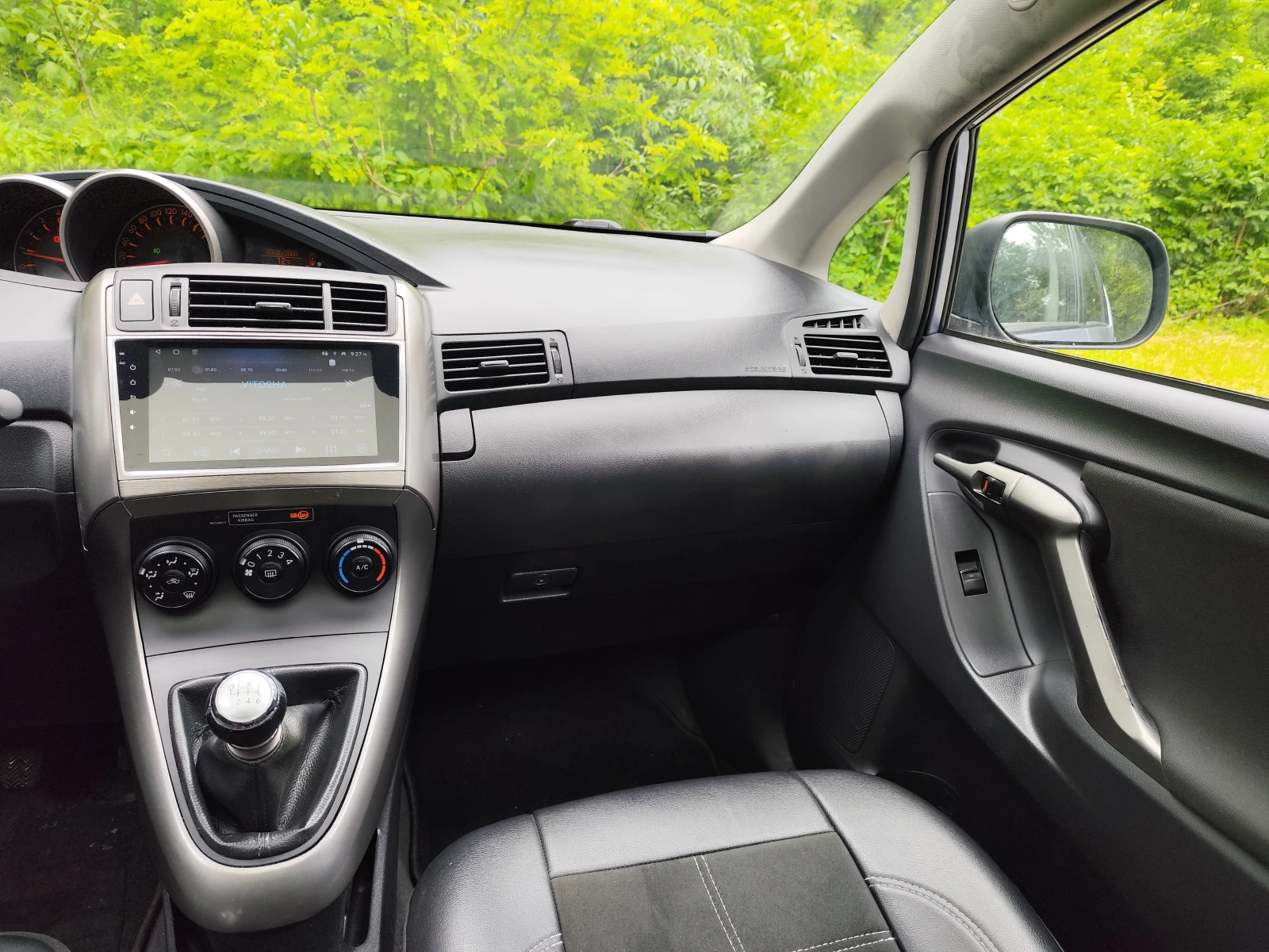 Toyota Verso 2.0 D4D, снимка 10 - Автомобили и джипове - 54322017