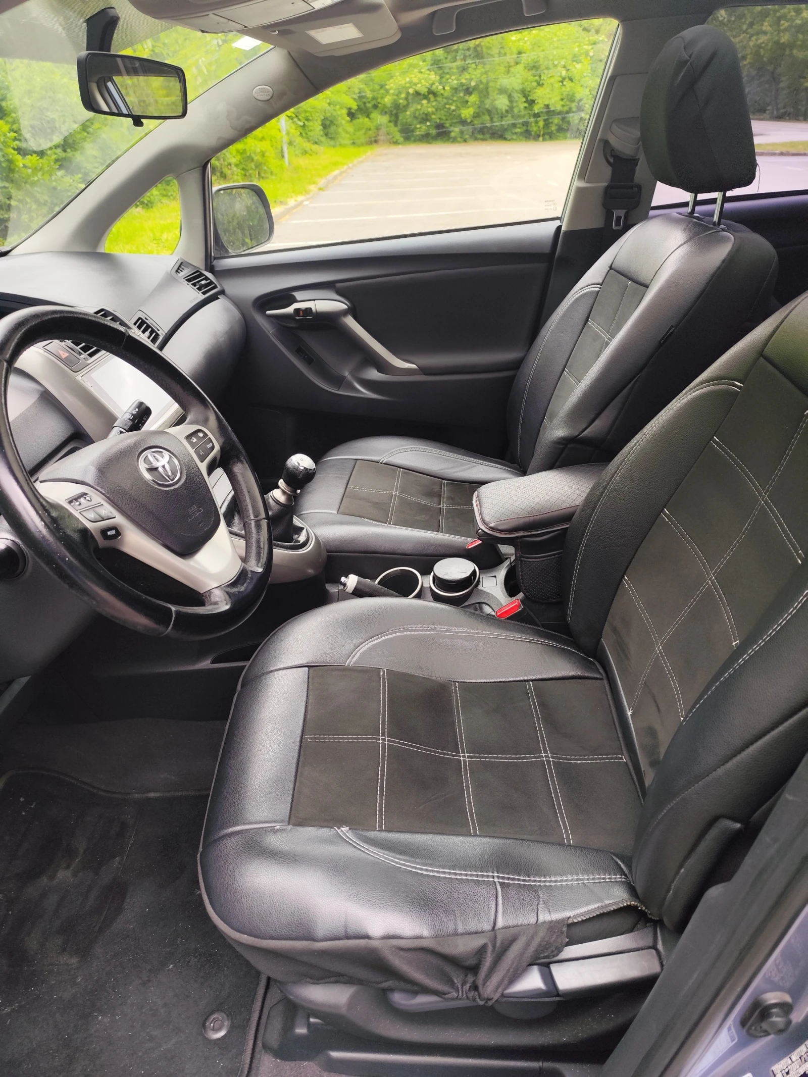 Toyota Verso 2.0 D4D, снимка 5 - Автомобили и джипове - 54322017