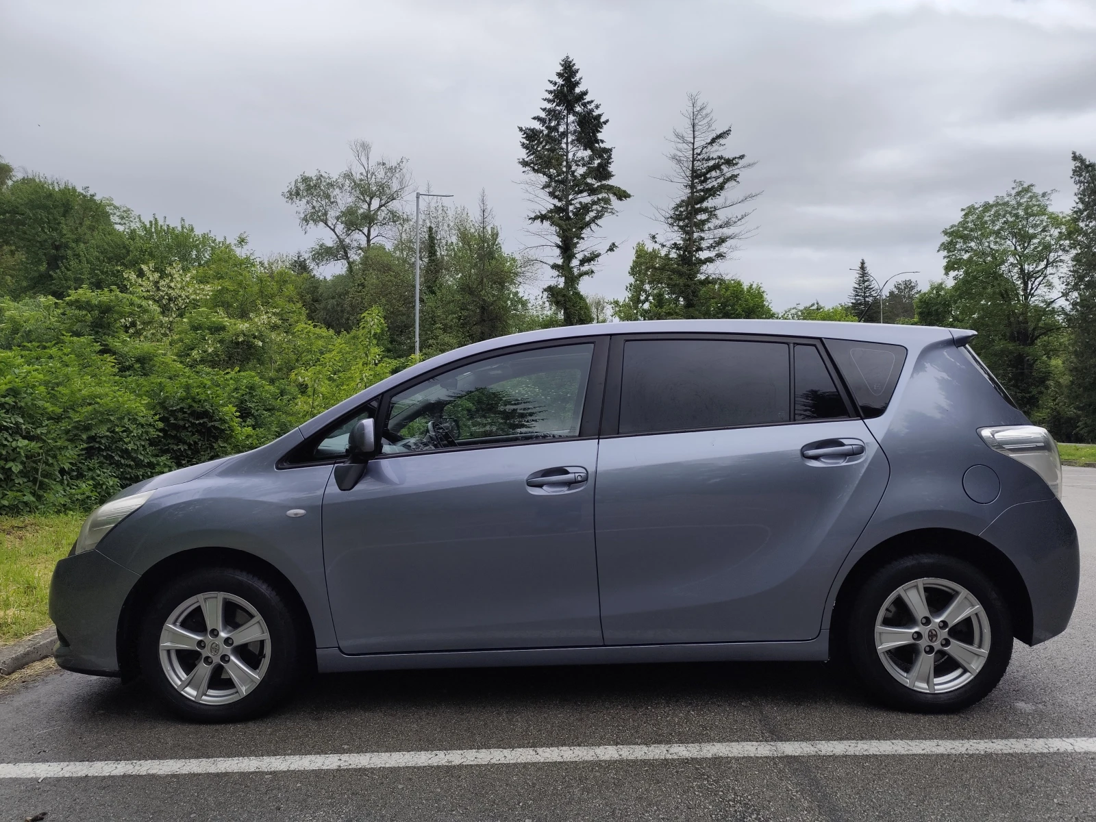 Toyota Verso 2.0 D4D, снимка 3 - Автомобили и джипове - 54322017