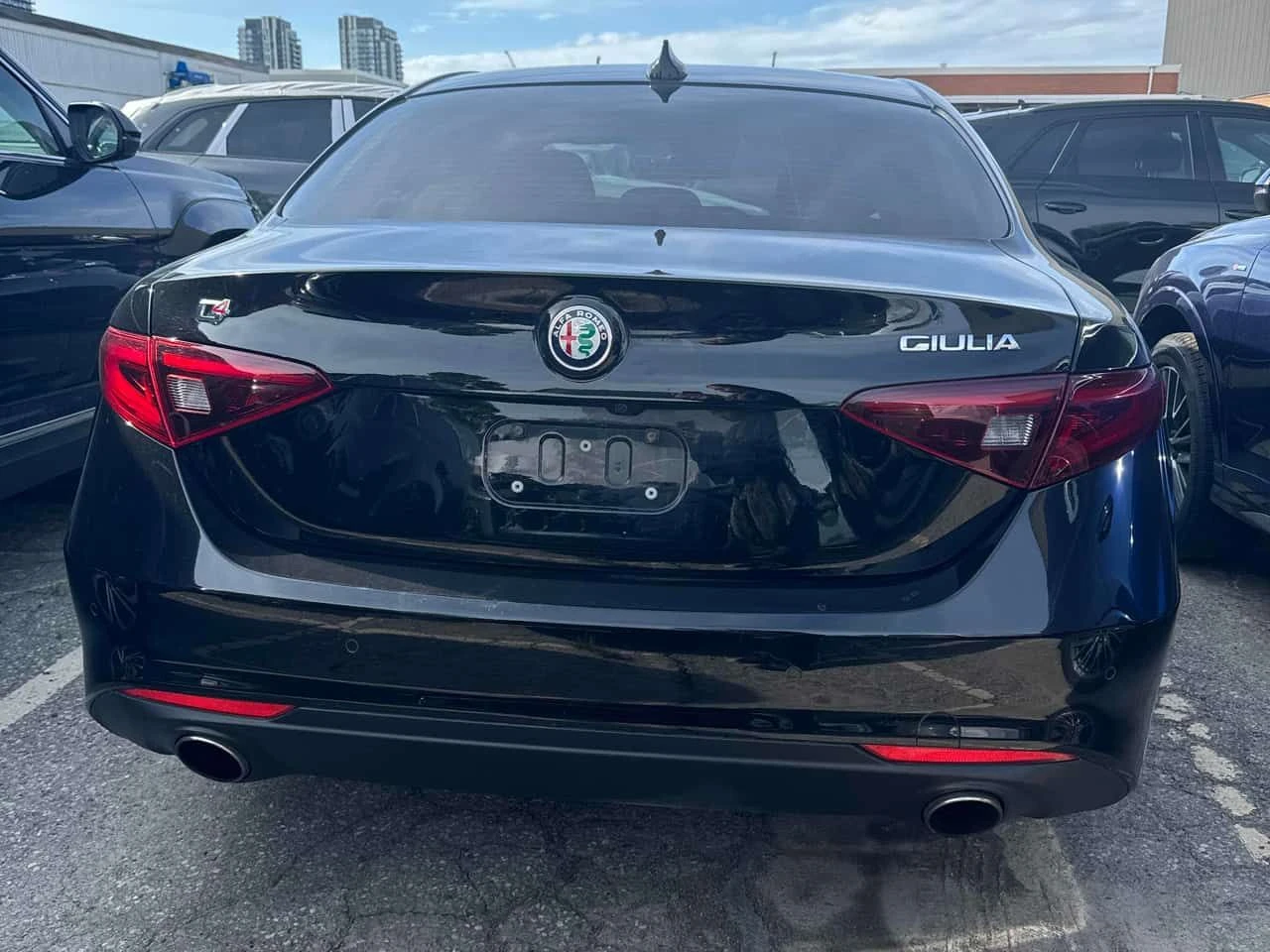 Alfa Romeo Giulia * 4dr Sdn AWD* АВТОКРЕДИТ БЕЗ ПЪРВОНАЧАЛНА ВНОСКА*, снимка 4 - Автомобили и джипове - 54720109