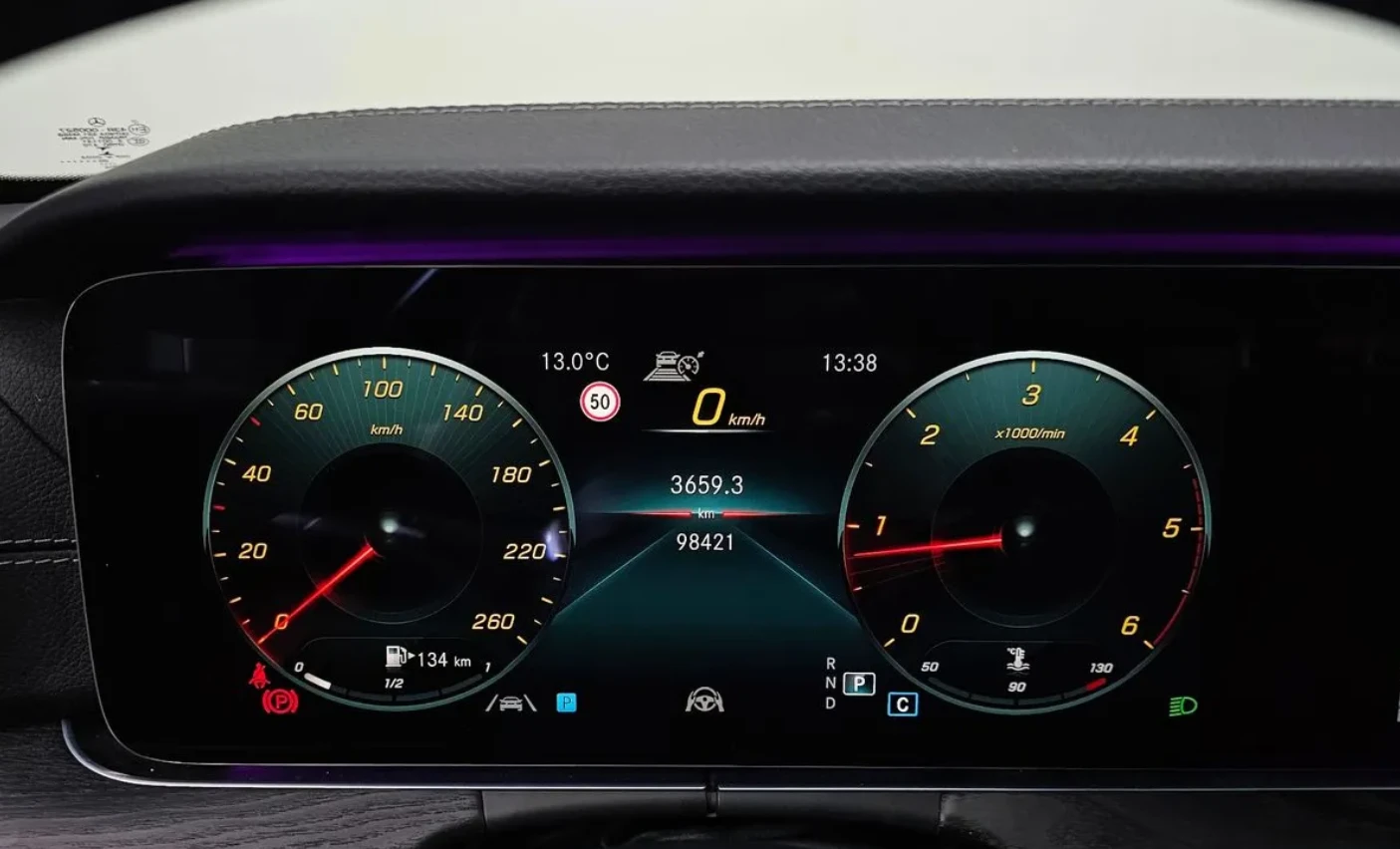 Mercedes-Benz E 220 AMG PKG | 4MATIC | 360, снимка 9 - Автомобили и джипове - 54837629