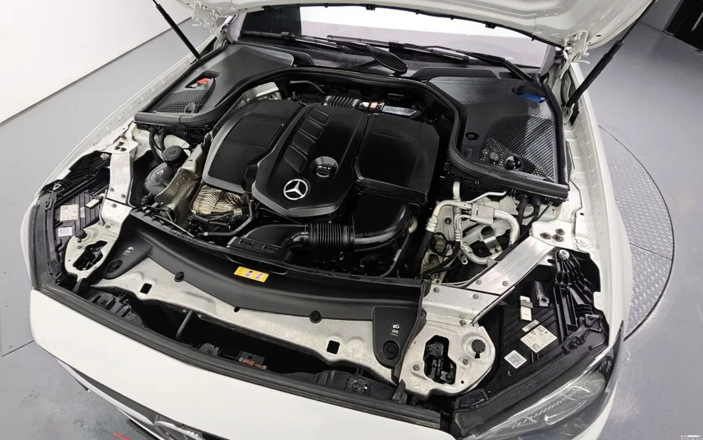 Mercedes-Benz E 220 AMG PKG | 4MATIC | 360, снимка 15 - Автомобили и джипове - 54837629