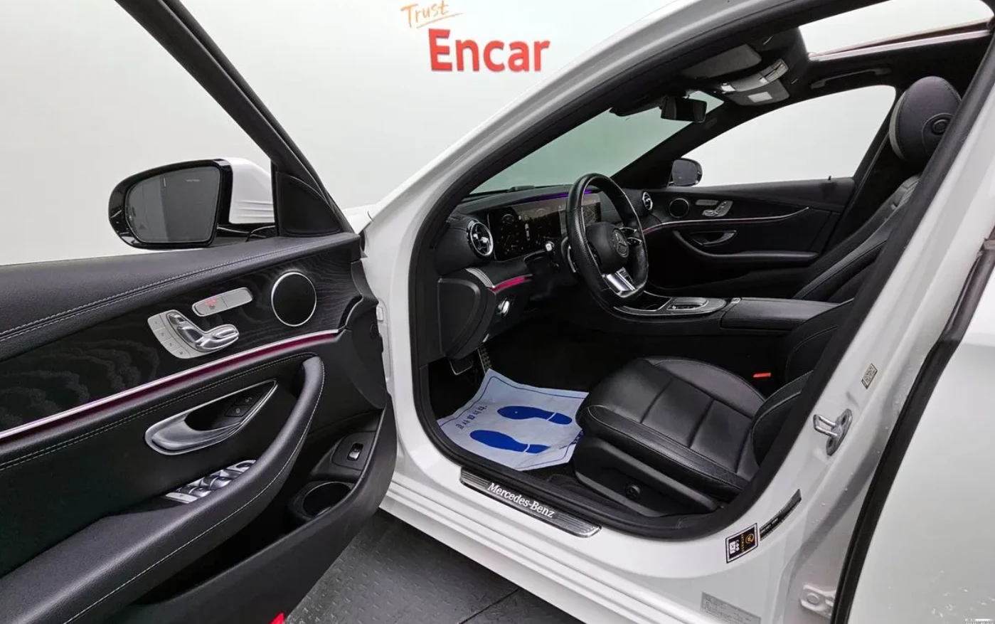 Mercedes-Benz E 220 AMG PKG | 4MATIC | 360, снимка 10 - Автомобили и джипове - 54837629