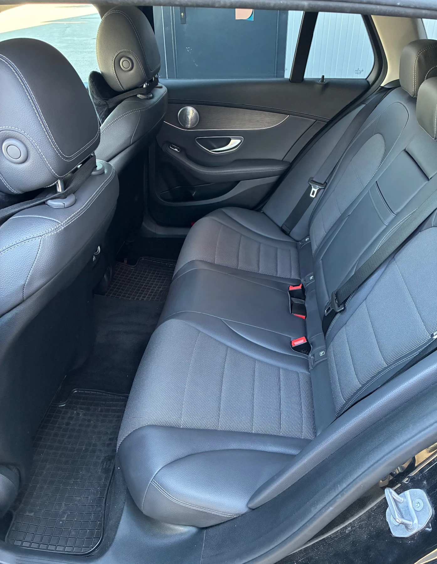 Mercedes-Benz C 200 d T AMG* Pano* R-Cam* LED* Leather* Track 9g Troni, снимка 11 - Автомобили и джипове - 55422423