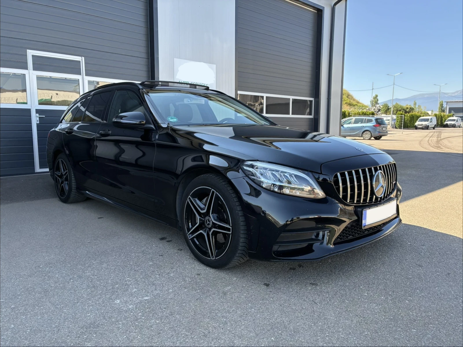 Mercedes-Benz C 200 d T AMG* Pano* R-Cam* LED* Leather* Track 9g Troni, снимка 2 - Автомобили и джипове - 55422423