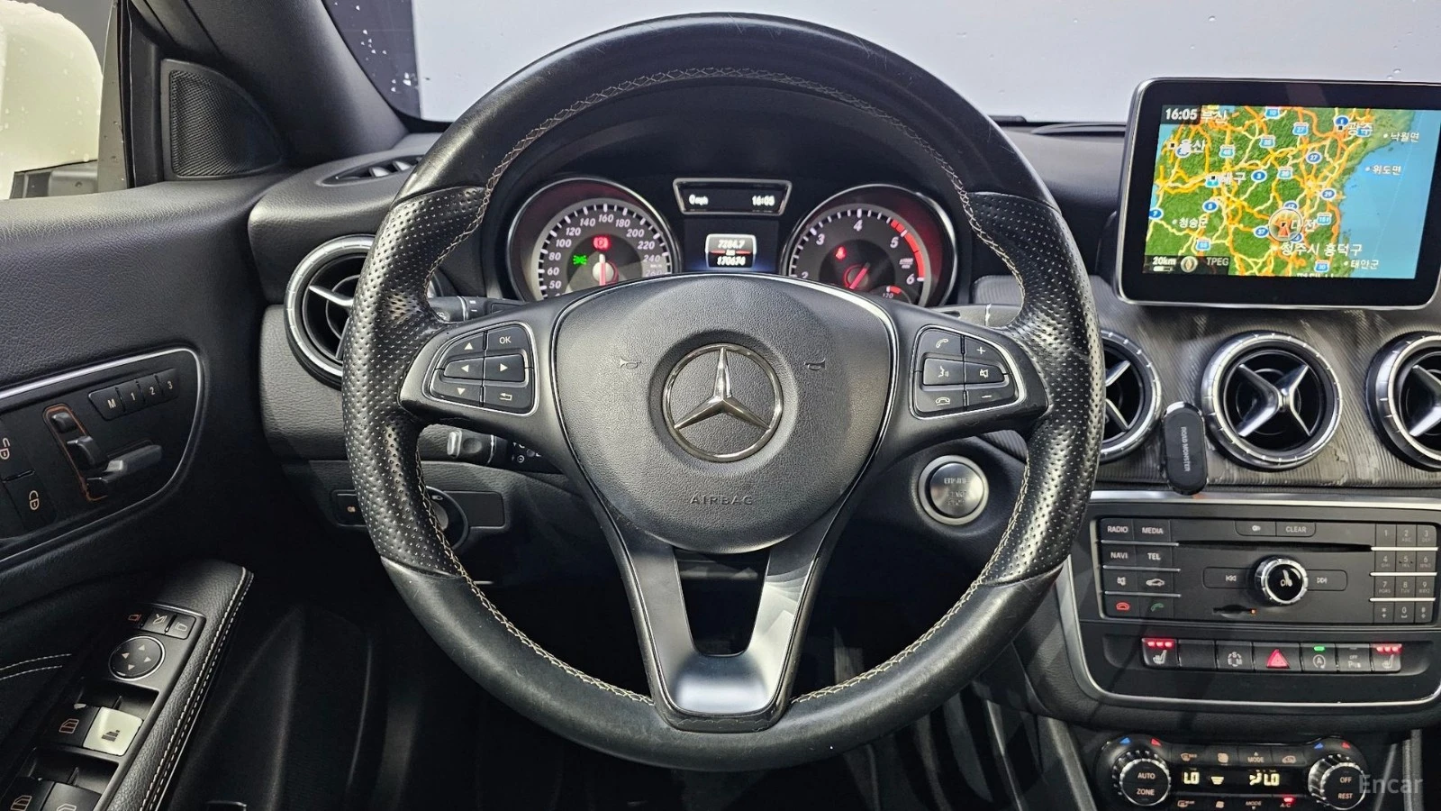 Mercedes-Benz CLA 200CDI 4MATIC* КОЖА* НАВИ* ПАНО* КАМЕРА, снимка 12 - Автомобили и джипове - 55536180