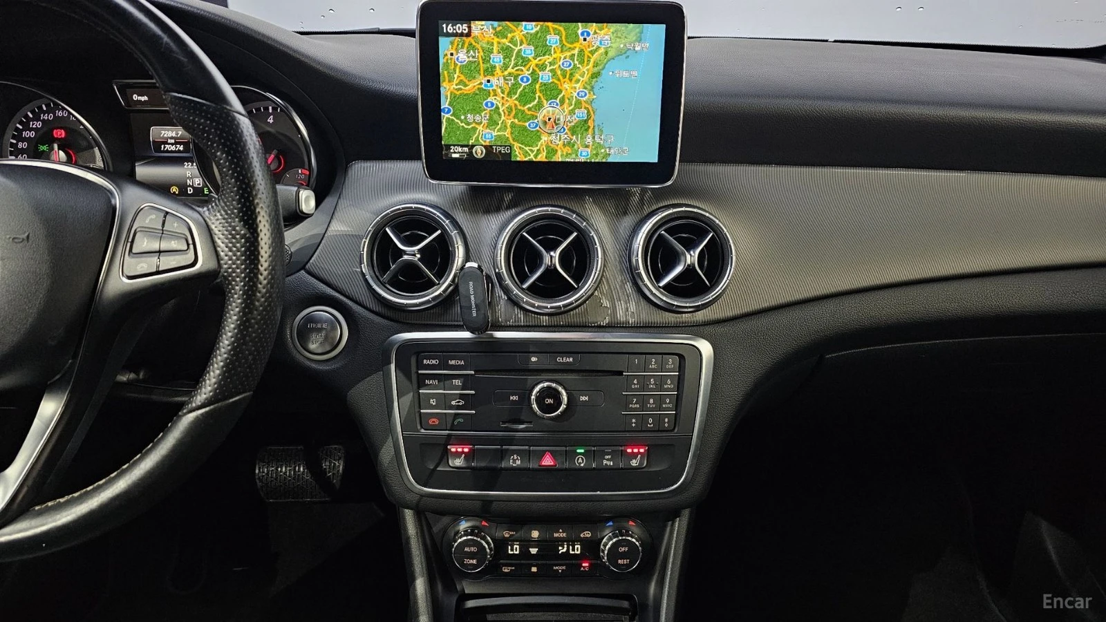 Mercedes-Benz CLA 200CDI 4MATIC* КОЖА* НАВИ* ПАНО* КАМЕРА, снимка 13 - Автомобили и джипове - 55536180