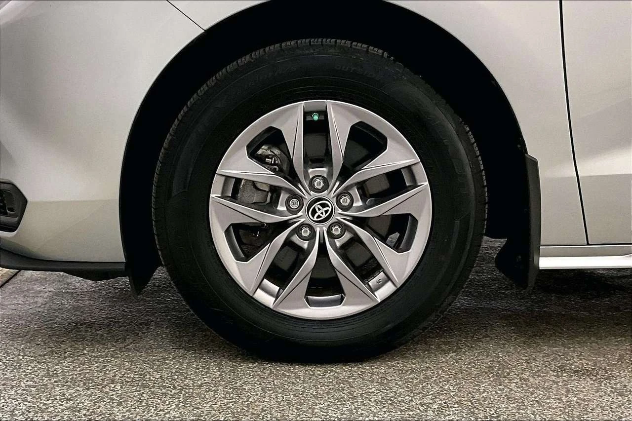 Toyota Sienna LE ONE OWNER - 8 PASSENGERS - HEATED STEERING WHEE | Mobile.bg � ����������� 8