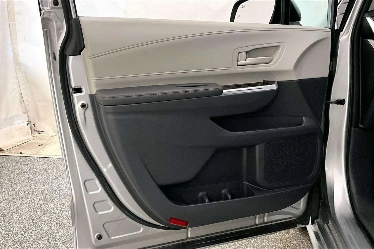 Toyota Sienna LE ONE OWNER - 8 PASSENGERS - HEATED STEERING WHEE | Mobile.bg � ����������� 17