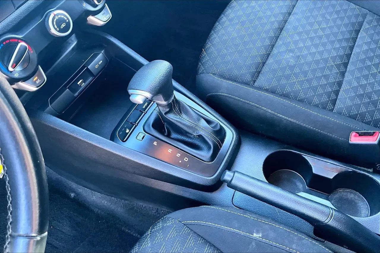Kia Rio TOUCHSCREEN | BLUETOOTH | CAMERA | Front Wheel, снимка 16 - Автомобили и джипове - 56626435