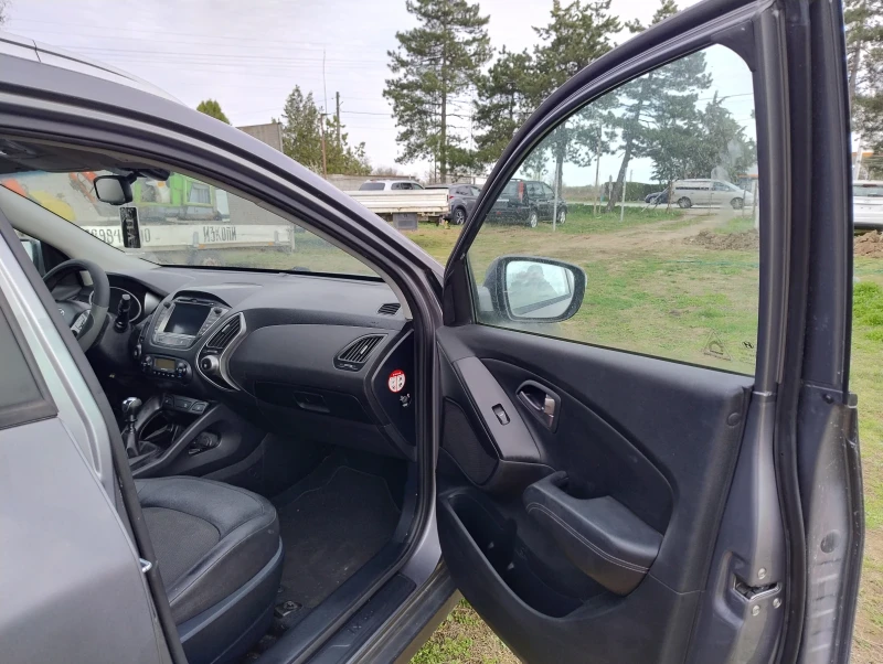 Hyundai IX35 1.7CRDI-FULL-ТОП, снимка 8 - Автомобили и джипове - 52745603