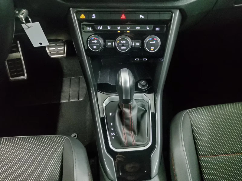 VW T-Roc SPORT/150HP/DSG/LED/CAM/NAVI/ACC/AHK/195g, снимка 10 - Автомобили и джипове - 51481772