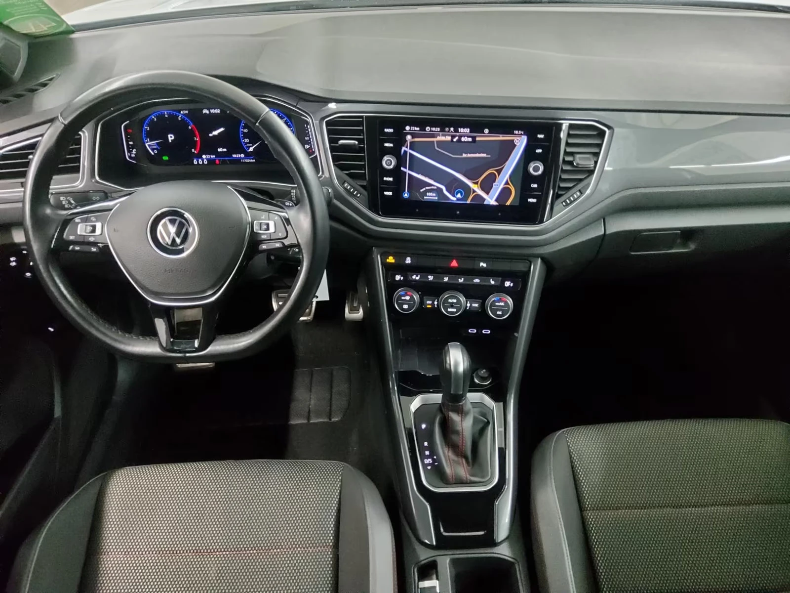 VW T-Roc SPORT/150HP/DSG/LED/CAM/NAVI/ACC/AHK/195g - изображение 7