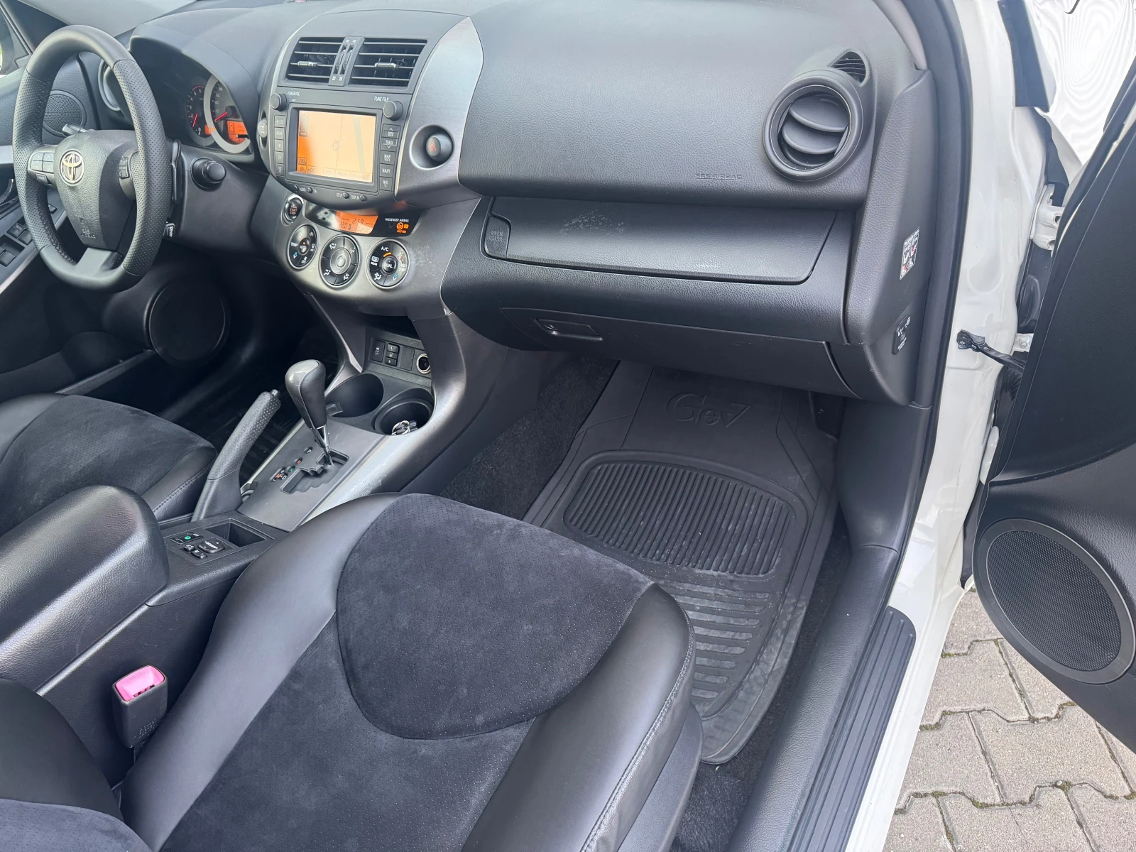 Toyota Rav4 2, 2D4D 150ps, 4x4, кожа, нави, авто, темпо, камер - изображение 9