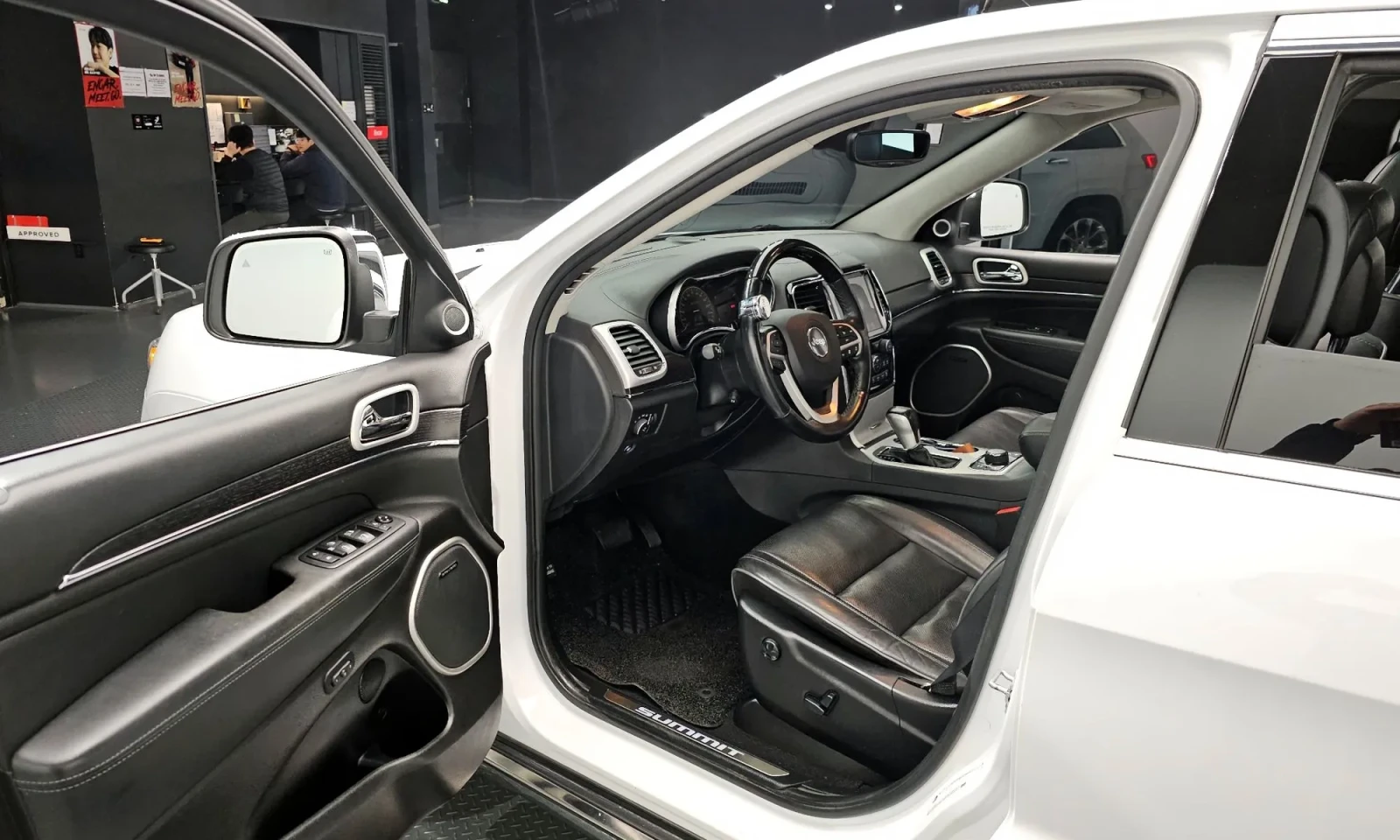 Jeep Grand cherokee SUMMIT* 3.6* DISTRONIC* ПАНОРАМА* ОБДУХВАНЕ, снимка 10 - Автомобили и джипове - 54421842