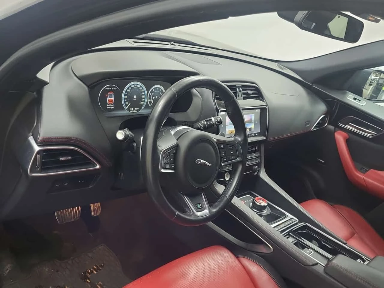 Jaguar F-PACE * R SPORT * CARFAX * ЦЕНА ДО БГ, снимка 7 - Автомобили и джипове - 54645590