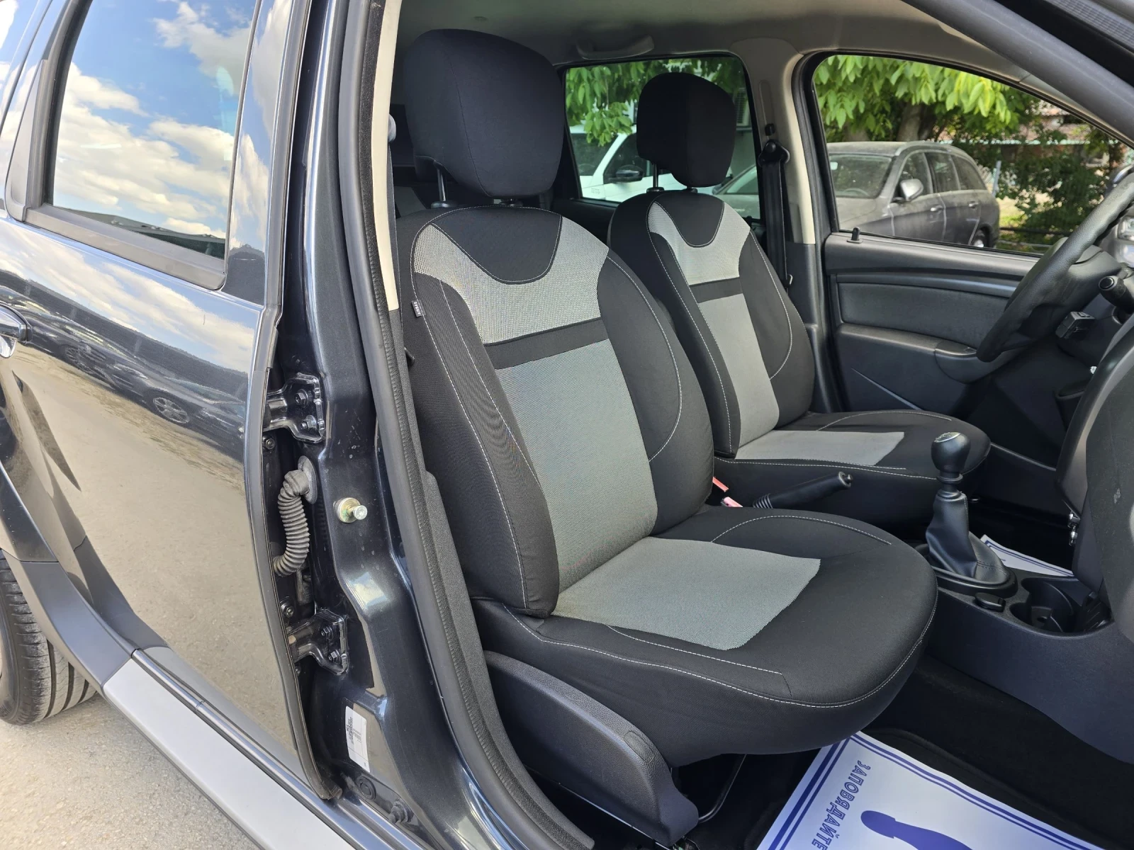 Dacia Duster 1.5D 109к.с  Топ състояние , снимка 12 - Автомобили и джипове - 54977421