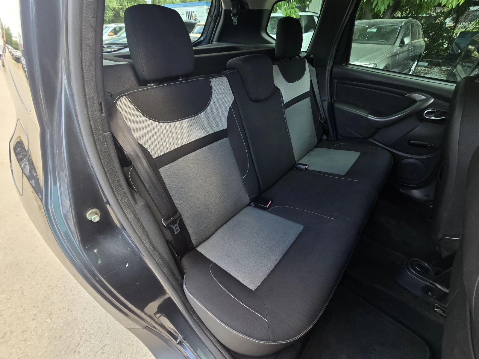 Dacia Duster 1.5D 109к.с  Топ състояние , снимка 14 - Автомобили и джипове - 54977421