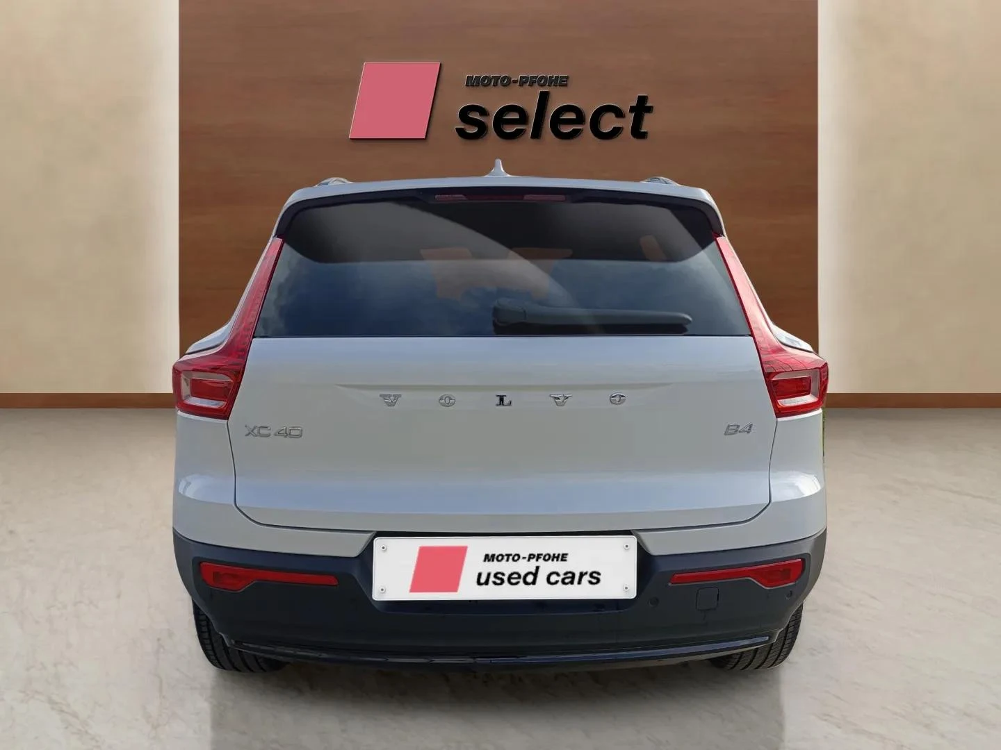 Volvo XC40 2, 0 B4, снимка 6 - Автомобили и джипове - 56301150