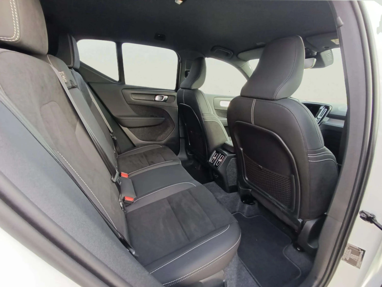Volvo XC40 2, 0 B4, снимка 10 - Автомобили и джипове - 56301150