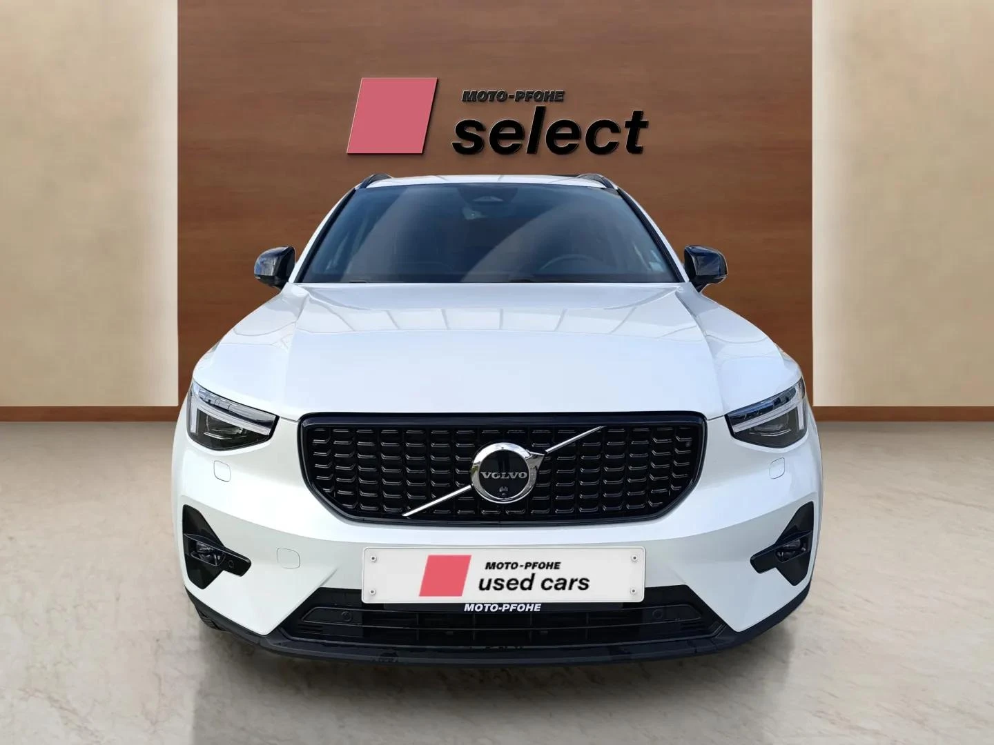Volvo XC40 2, 0 B4, снимка 2 - Автомобили и джипове - 56301150
