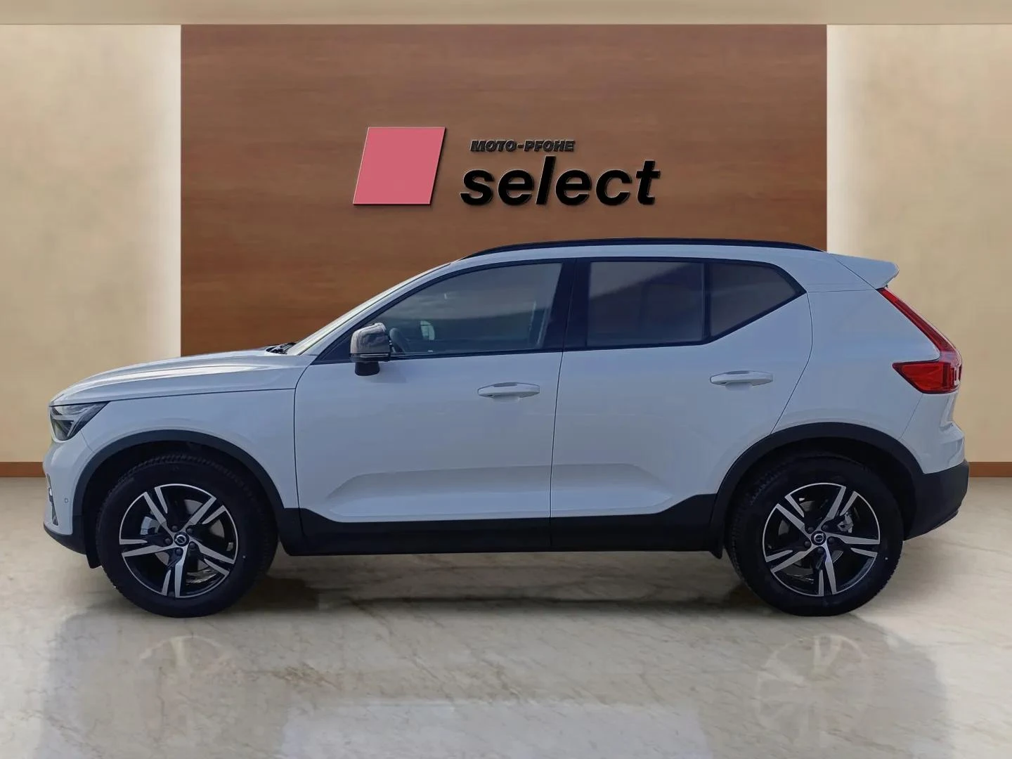Volvo XC40 2, 0 B4, снимка 8 - Автомобили и джипове - 56301150
