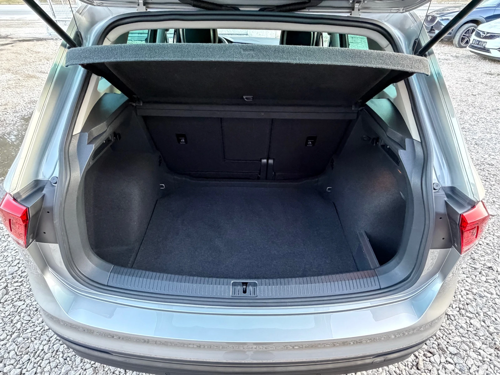 VW Tiguan TDI* PANORAMA* NAVI* EVRO6, снимка 8 - Автомобили и джипове - 56624593
