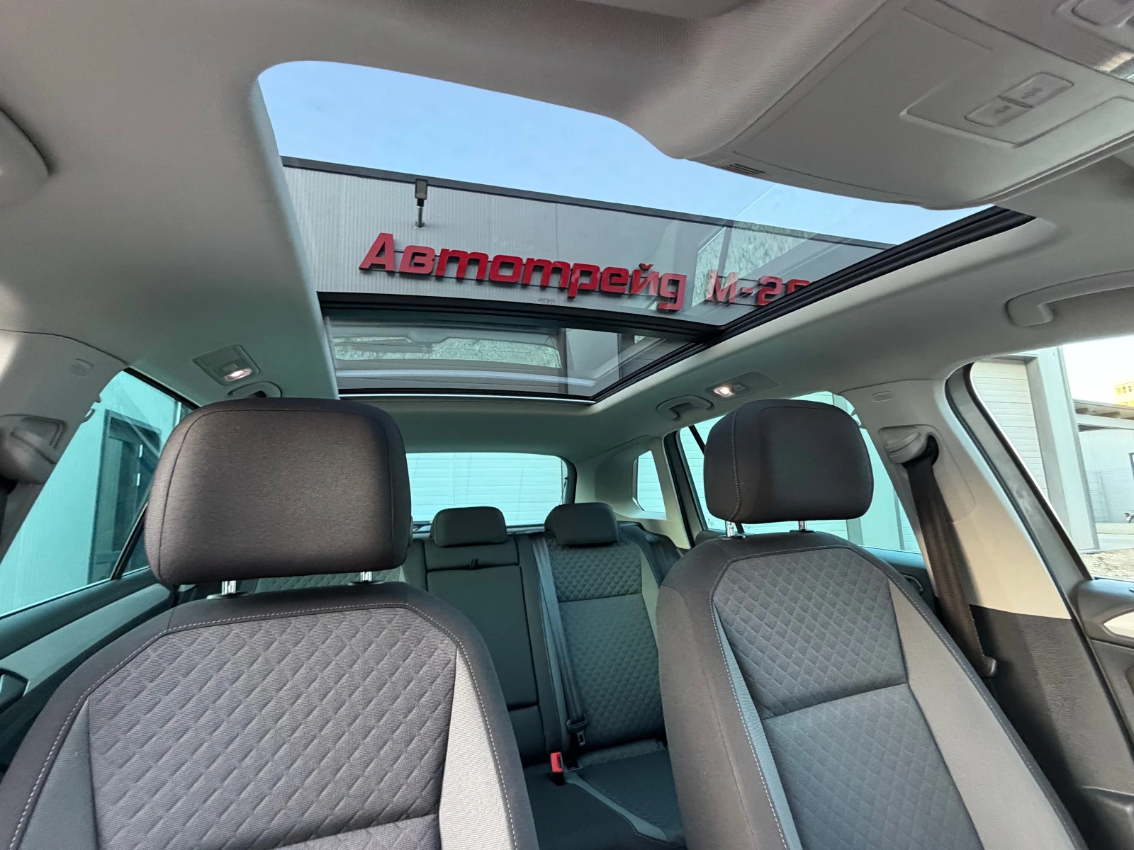 VW Tiguan TDI* PANORAMA* NAVI* EVRO6, снимка 11 - Автомобили и джипове - 56624593