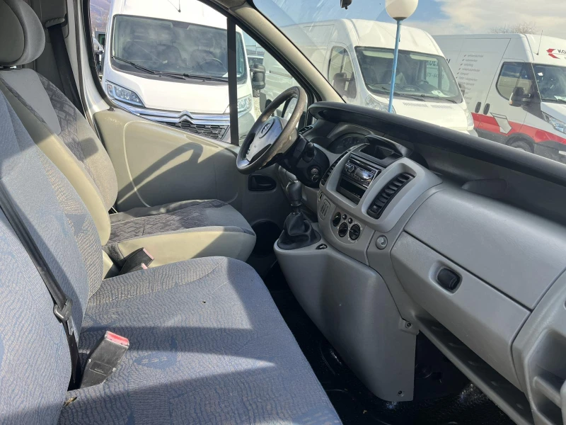 Opel Vivaro 6местен KLIMA, снимка 11 - Бусове и автобуси - 48800286