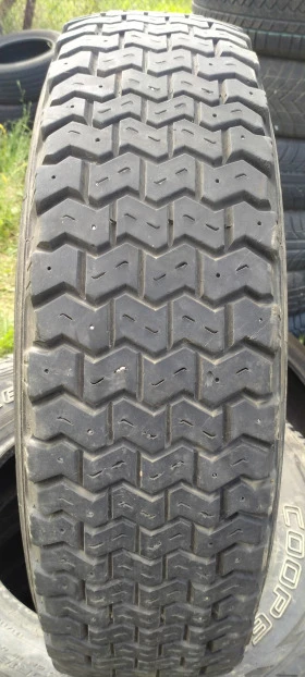      215/82R16