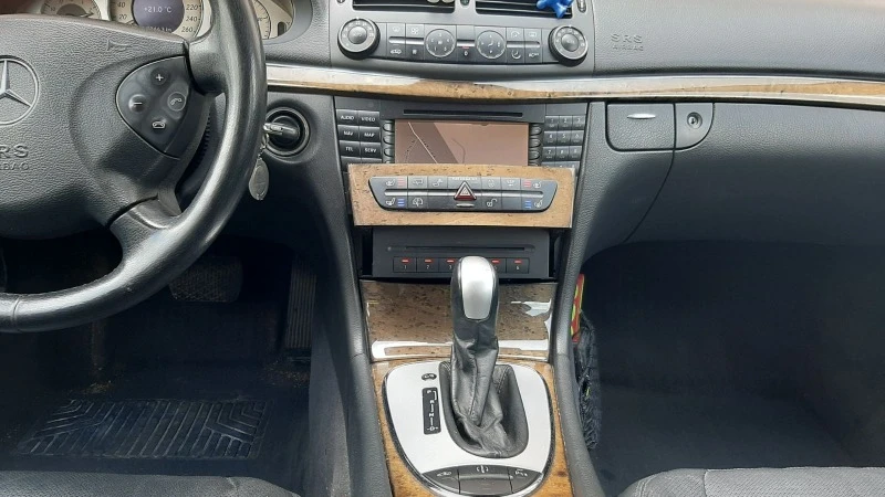 Mercedes-Benz E 320, снимка 5 - Автомобили и джипове - 47457508