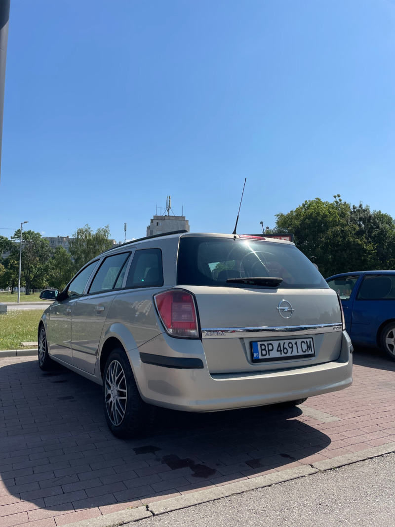 Opel Astra 1.7 CDTI, снимка 5 - Автомобили и джипове - 46405010