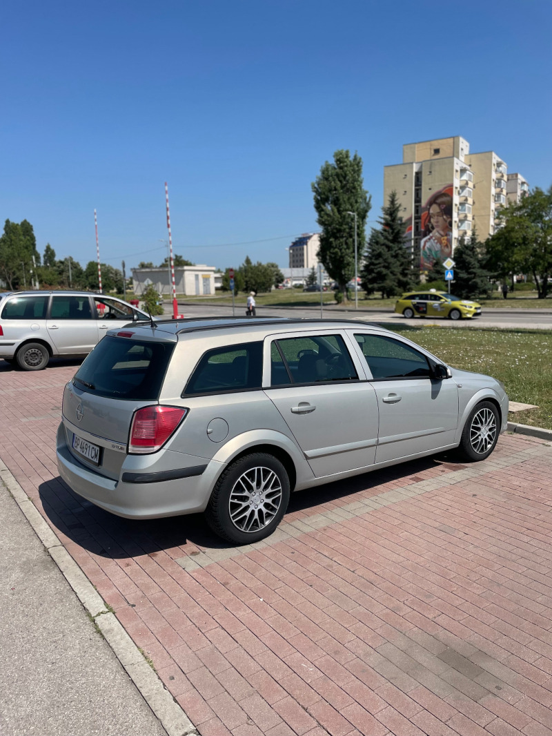 Opel Astra 1.7 CDTI, снимка 8 - Автомобили и джипове - 46405010
