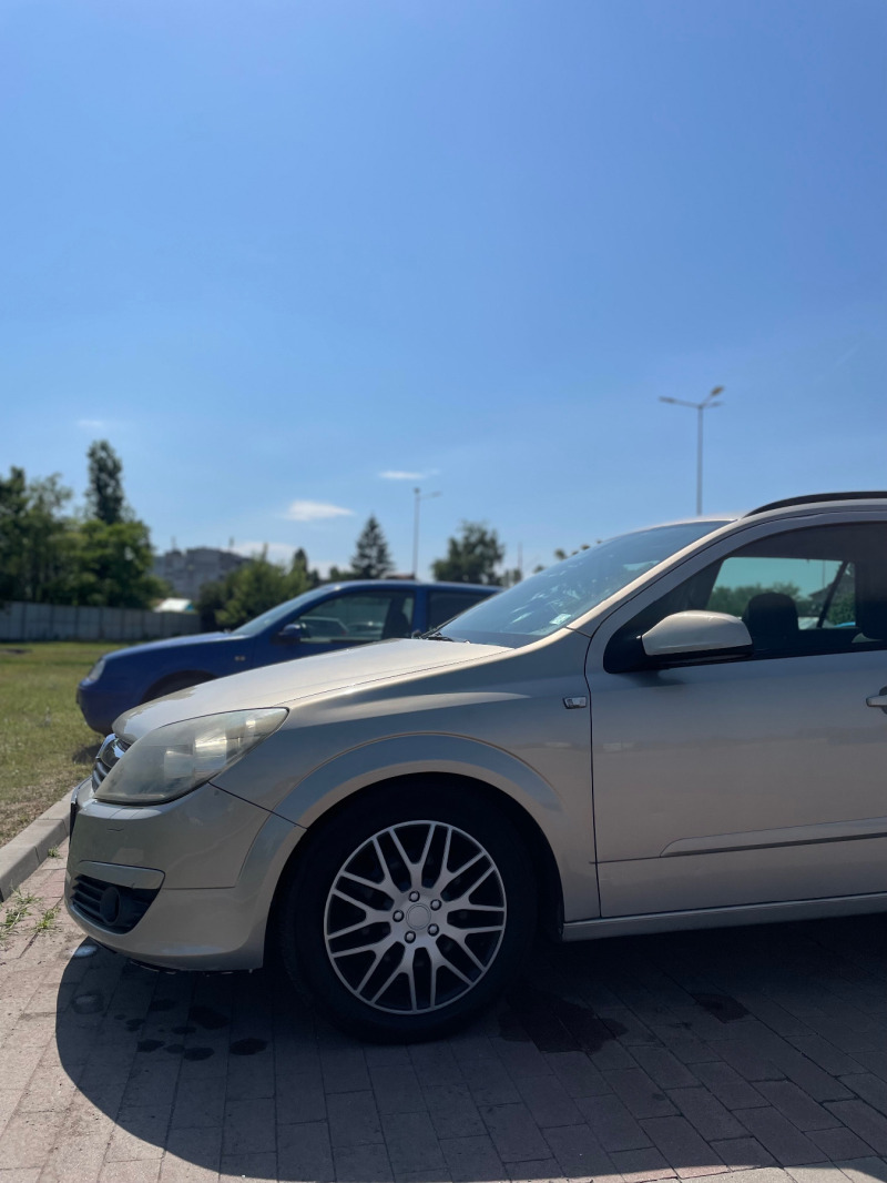 Opel Astra 1.7 CDTI, снимка 4 - Автомобили и джипове - 46405010