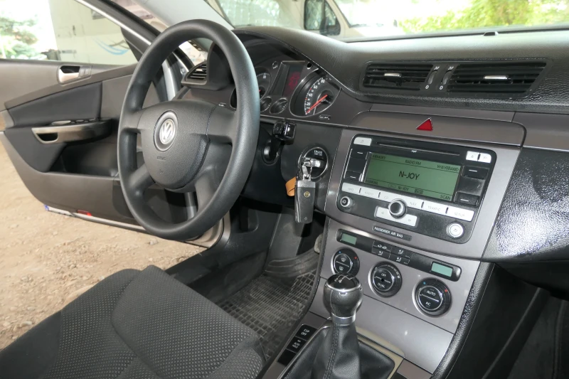 VW Passat 1.9TDI 105кс NAVI АВТОПИЛОТ COMFORTLINE, снимка 12 - Автомобили и джипове - 47277925