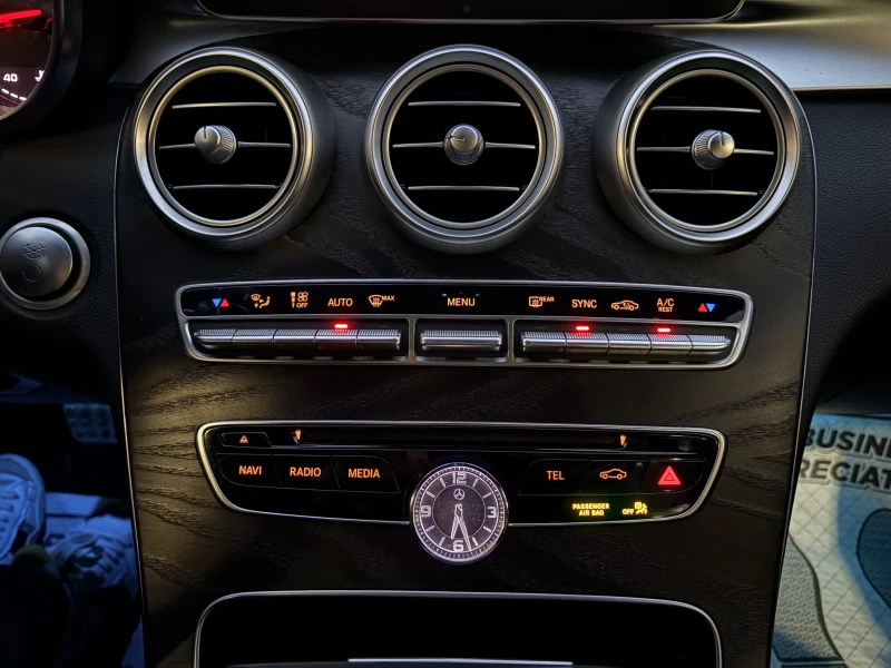 Mercedes-Benz C 450 AMG AMG PACK* BURMASTER* AMBIENT* KEYLESS* PANO* PIANO, снимка 11 - Автомобили и джипове - 52371048